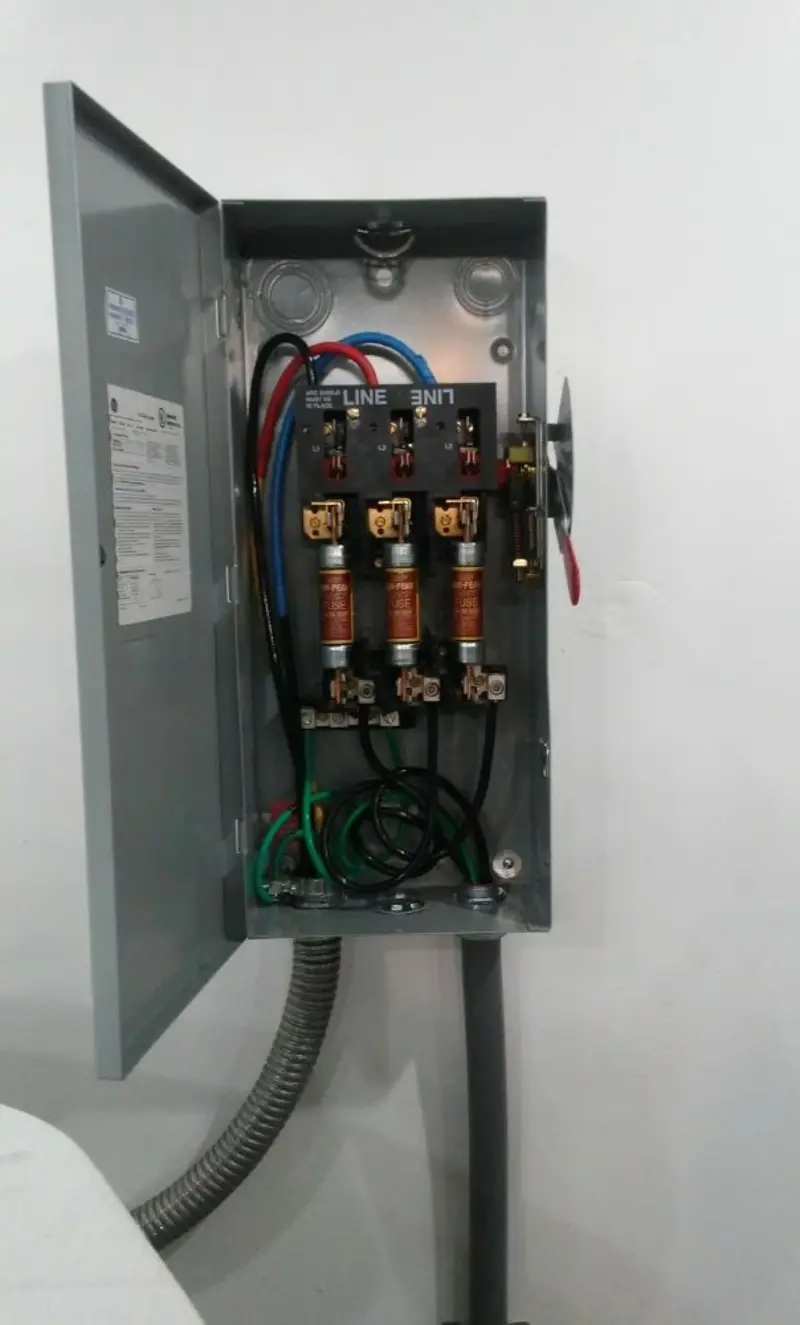 Three-phase disconnect switch installed for Smoke Detector Installation in Pearl River